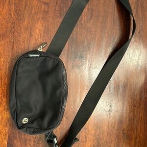 Lululemon everywhere belt bag